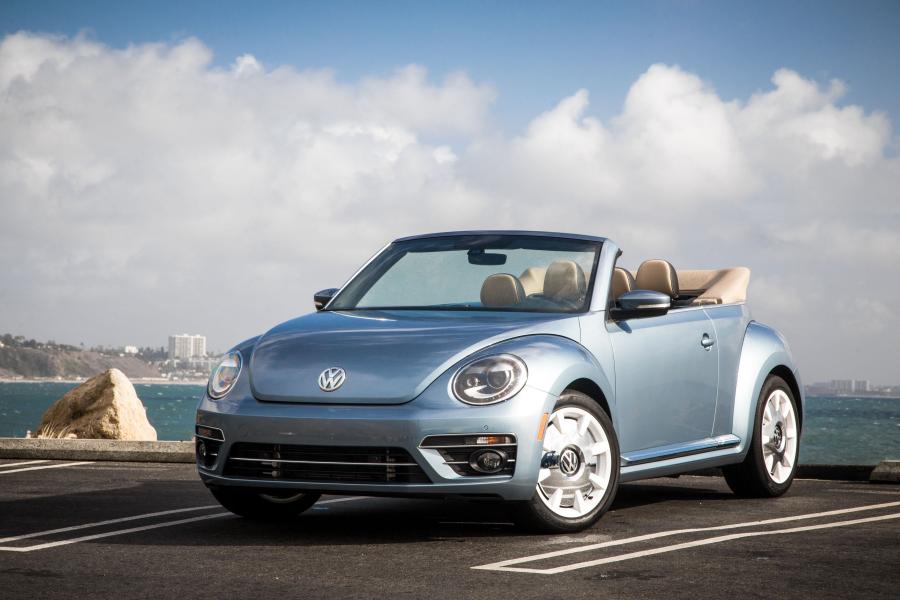  Volkswagen Beetle SEL Final Edition Convertible 2018 года  (NA) (фото 16 из 27)